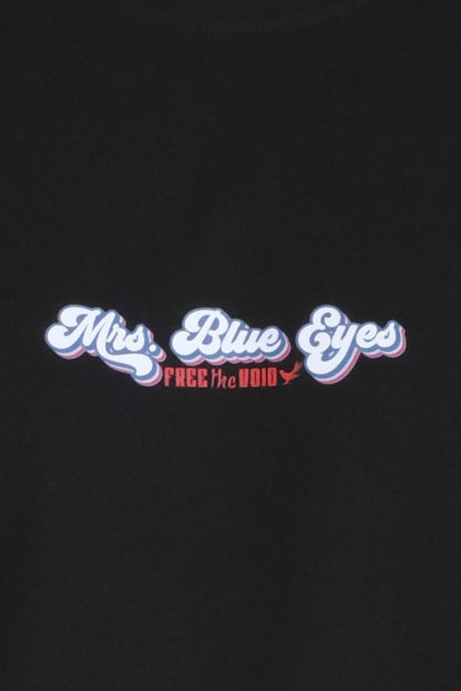 Mrs. Blue Eyes Regular Tee - Zwart